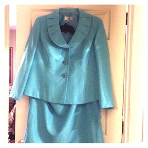 2 pc skirt/ jacket Le Suit set
